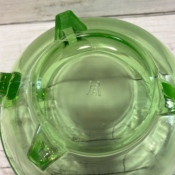 1930s vintage green depression glass batter pitcher mixing bowl, Hazel Atlas - Picture 8 of 9